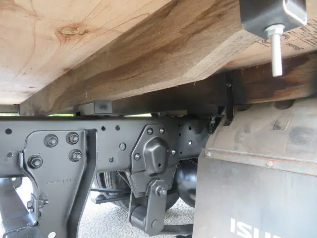 いすゞ エルフ BKG-NJR85A(2WD)の写真43