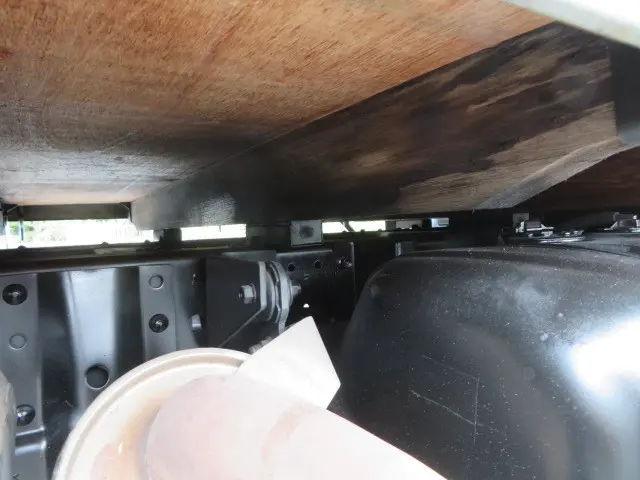 いすゞ エルフ BKG-NJR85A(2WD)の写真44