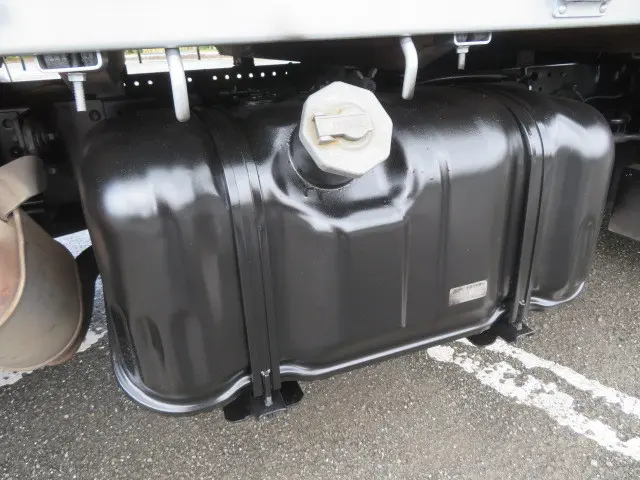 いすゞ エルフ BKG-NJR85A(2WD)の写真50