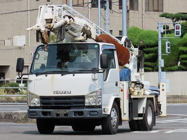 いすゞ エルフ BKG-NKR85N(2WD)の写真1