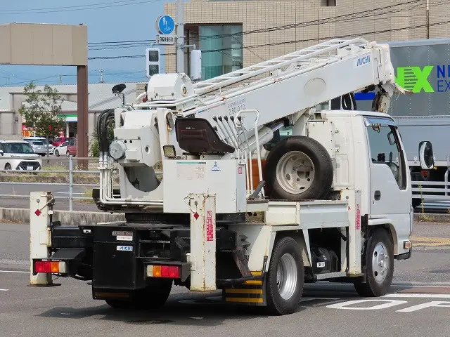 いすゞ エルフ BKG-NKR85N(2WD)の写真3