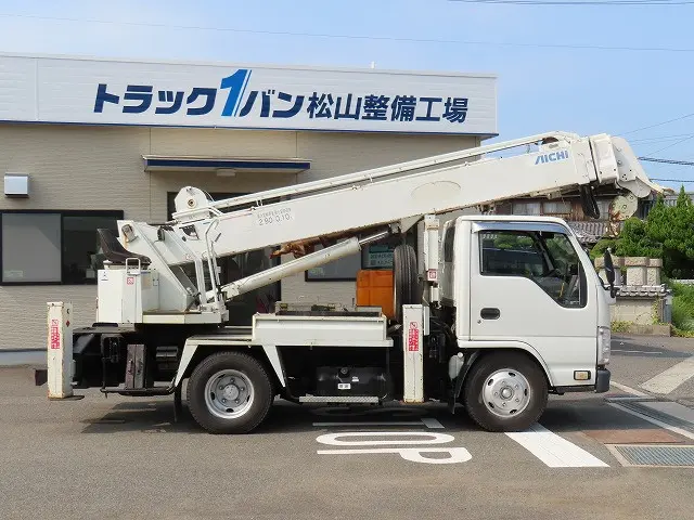 いすゞ エルフ BKG-NKR85N(2WD)の写真5