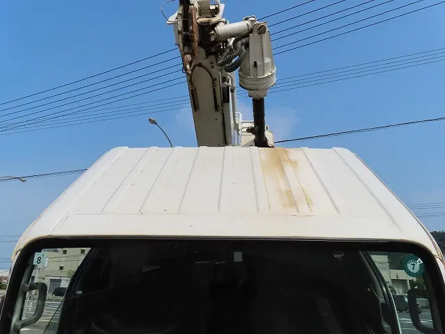 いすゞ エルフ BKG-NKR85N(2WD)の写真7