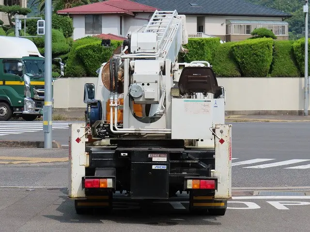 いすゞ エルフ BKG-NKR85N(2WD)の写真8