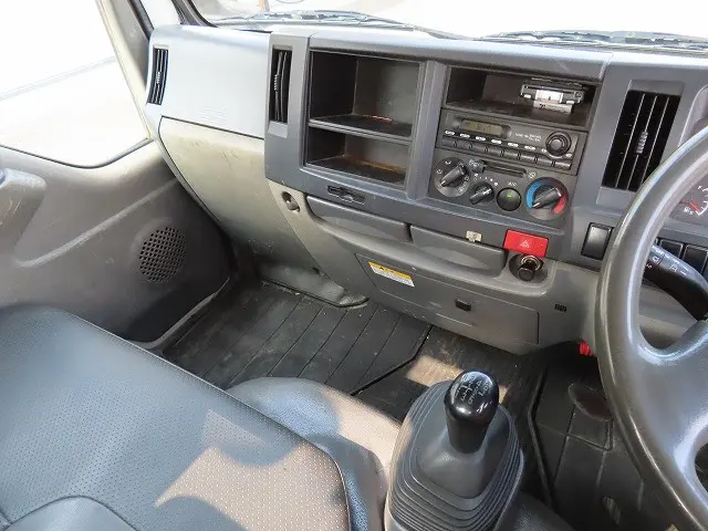 いすゞ エルフ BKG-NKR85N(2WD)の写真14