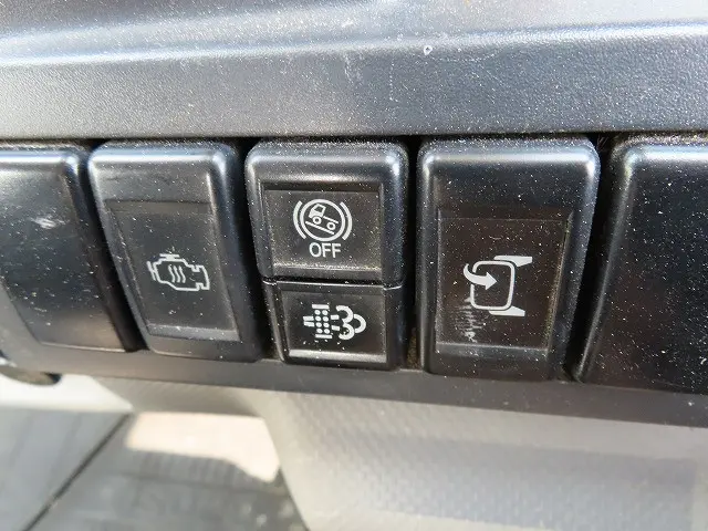 いすゞ エルフ BKG-NKR85N(2WD)の写真15