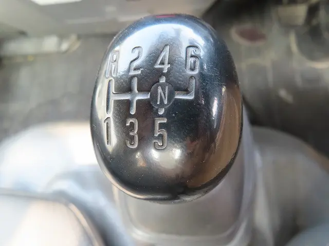 いすゞ エルフ BKG-NKR85N(2WD)の写真16