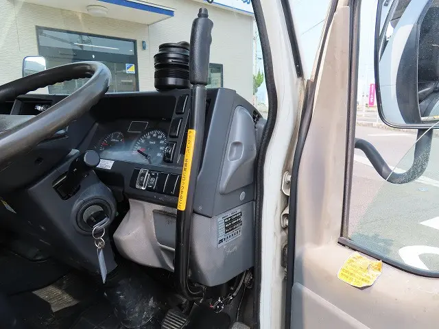 いすゞ エルフ BKG-NKR85N(2WD)の写真19