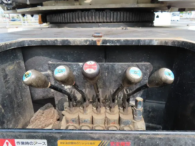 いすゞ エルフ BKG-NKR85N(2WD)の写真29