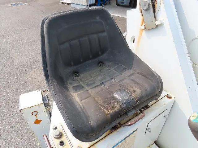 いすゞ エルフ BKG-NKR85N(2WD)の写真30