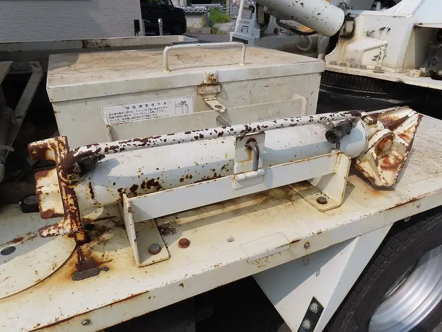 いすゞ エルフ BKG-NKR85N(2WD)の写真32