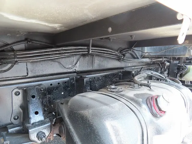 いすゞ エルフ BKG-NKR85N(2WD)の写真42