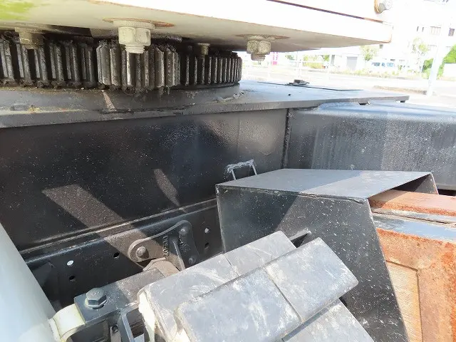 いすゞ エルフ BKG-NKR85N(2WD)の写真46