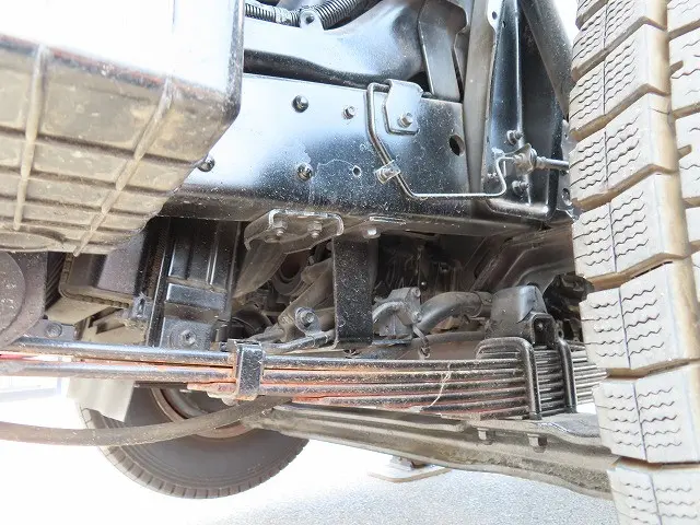 いすゞ エルフ BKG-NKR85N(2WD)の写真49