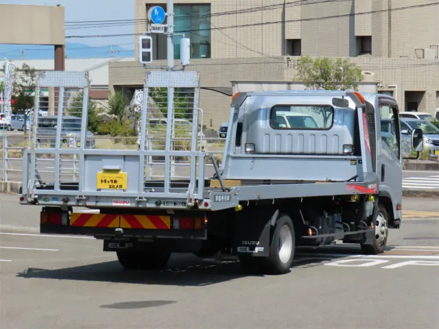 いすゞ エルフ TRG-NPR85AN(2WD)の写真3
