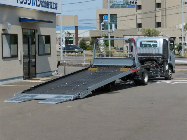 いすゞ エルフ TRG-NPR85AN(2WD)の写真9