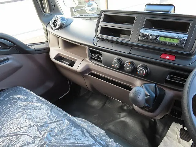 三菱 キャンター 2RG-FEAV0(2WD)の写真16