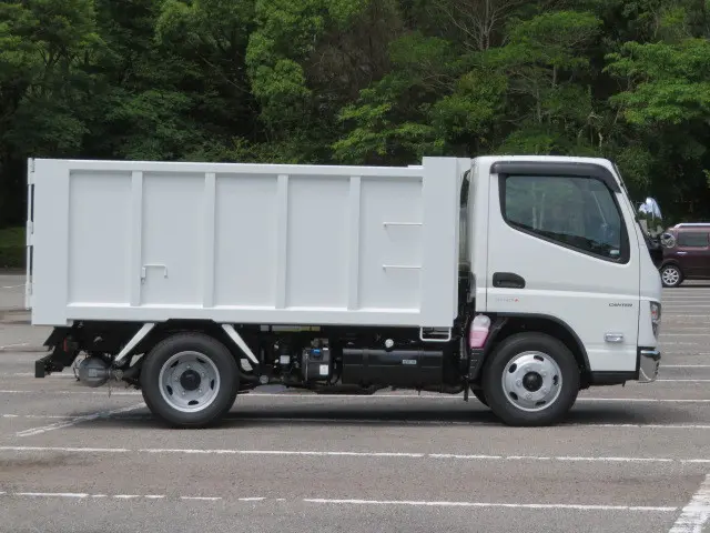 三菱 キャンター 2RG-FBA60(2WD)の写真4