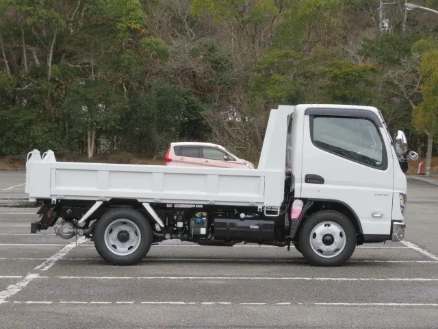 三菱 キャンター 2RG-FBA60(2WD)の写真5