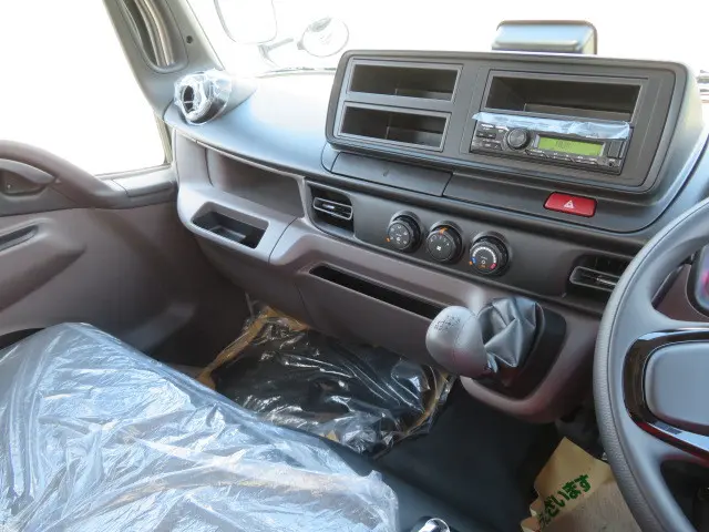 三菱 キャンター 2RG-FBA60(2WD)の写真16