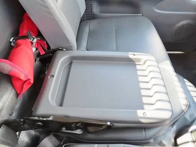 いすゞ エルフ 2RG-NJR88AN(2WD)の写真15