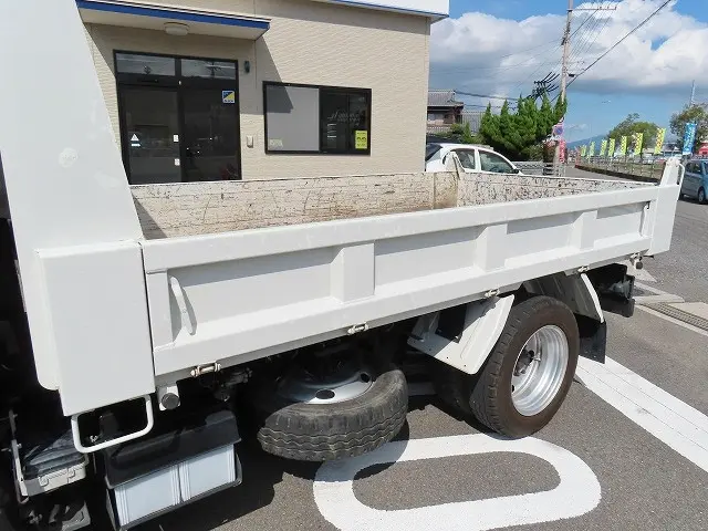 いすゞ エルフ 2RG-NJR88AN(2WD)の写真32