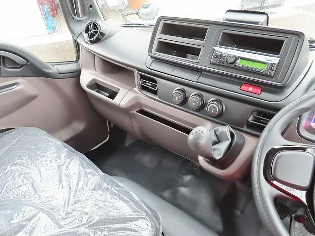 三菱 キャンター 2RG-FEAV0(2WD)の写真15