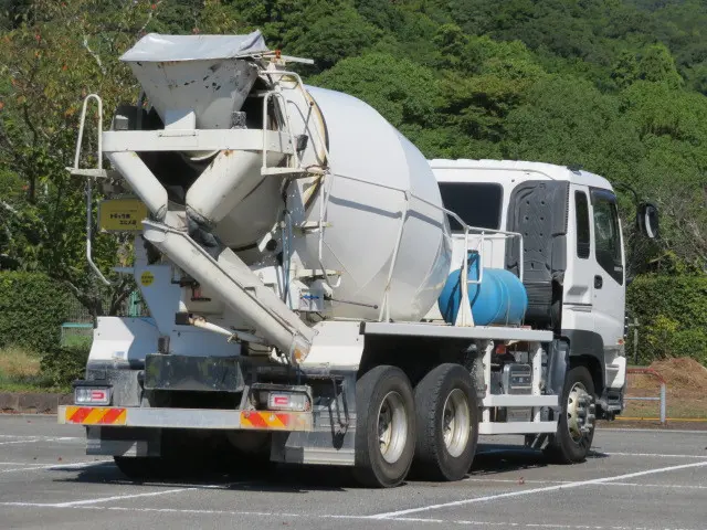 いすゞ ギガ QKG-CXZ77AT(6x4)の写真2