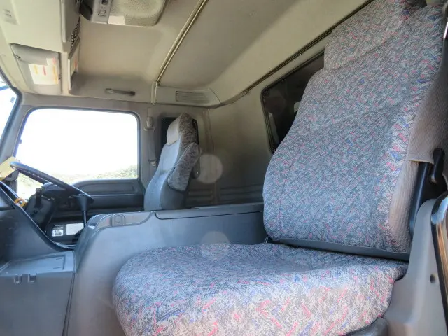 いすゞ ギガ QKG-CXZ77AT(6x4)の写真8