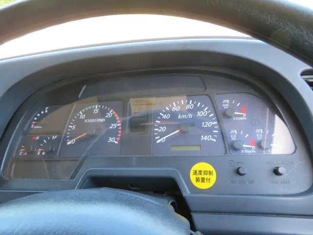 いすゞ ギガ QKG-CXZ77AT(6x4)の写真9