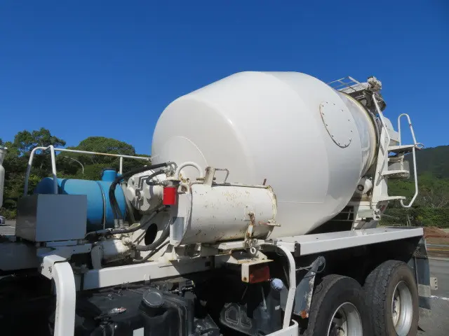 いすゞ ギガ QKG-CXZ77AT(6x4)の写真24