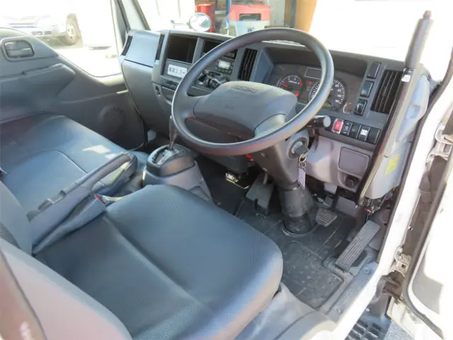 いすゞ エルフ TPG-NKR85N(2WD)の写真10