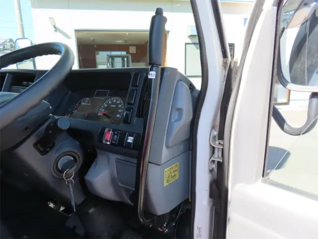 いすゞ エルフ TPG-NKR85N(2WD)の写真21