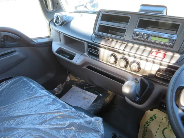 三菱 キャンター 2RG-FBA60(2WD)の写真19