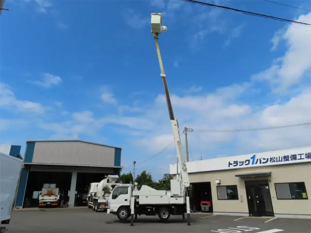 いすゞ エルフ SKG-NKR85YN(2WD)の写真9