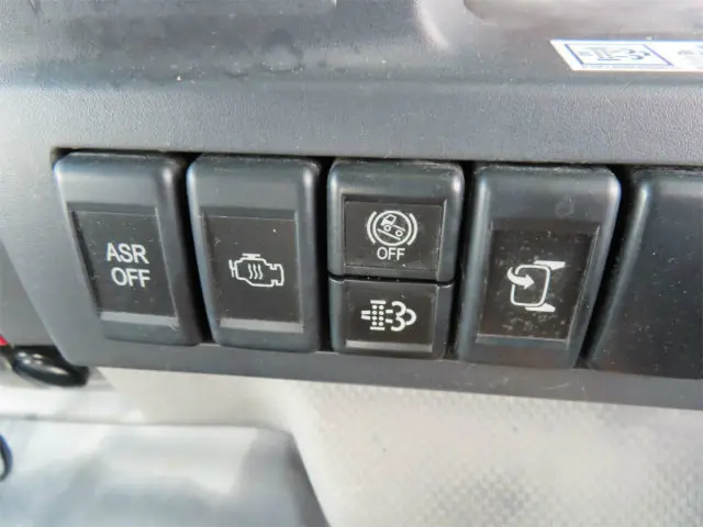 いすゞ エルフ SKG-NKR85YN(2WD)の写真16