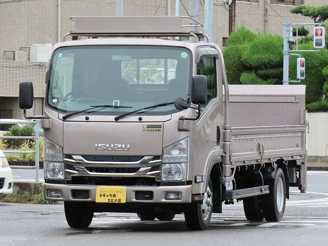 いすゞ エルフ TRG-NLR85AR(2WD)の写真1