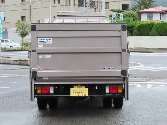 いすゞ エルフ TRG-NLR85AR(2WD)の写真7