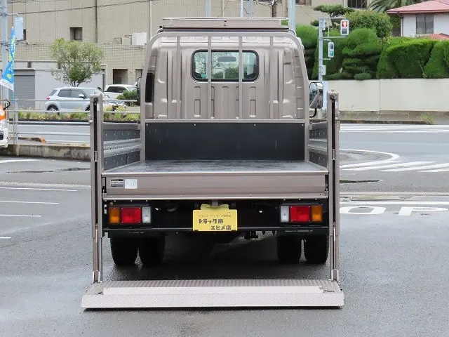 いすゞ エルフ TRG-NLR85AR(2WD)の写真8