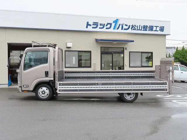 いすゞ エルフ TRG-NLR85AR(2WD)の写真9