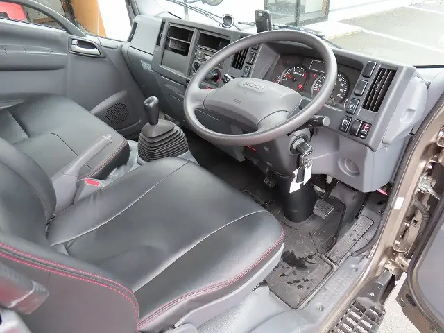 いすゞ エルフ TRG-NLR85AR(2WD)の写真11