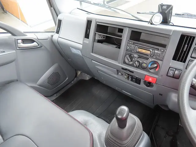 いすゞ エルフ TRG-NLR85AR(2WD)の写真16