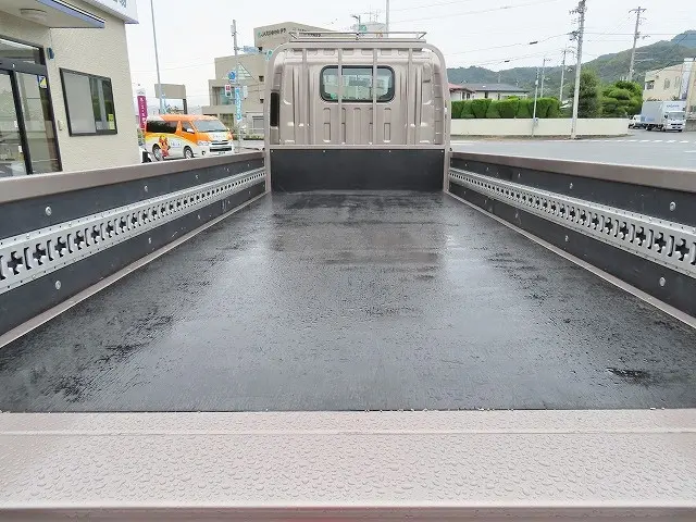 いすゞ エルフ TRG-NLR85AR(2WD)の写真24