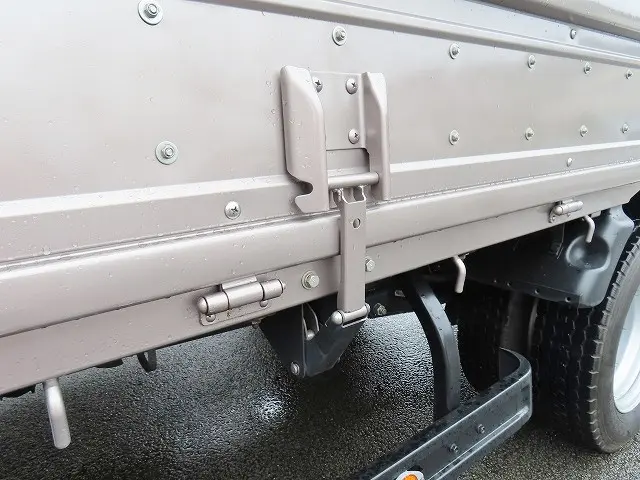 いすゞ エルフ TRG-NLR85AR(2WD)の写真32