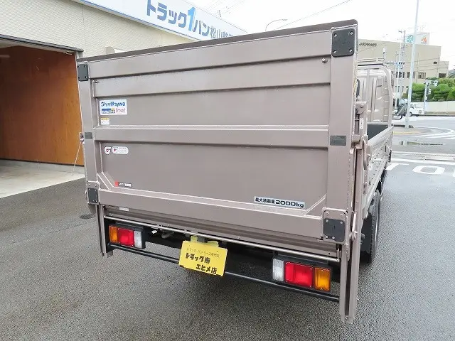 いすゞ エルフ TRG-NLR85AR(2WD)の写真34