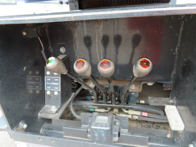 いすゞ エルフ TPG-NKR85N(2WD)の写真32