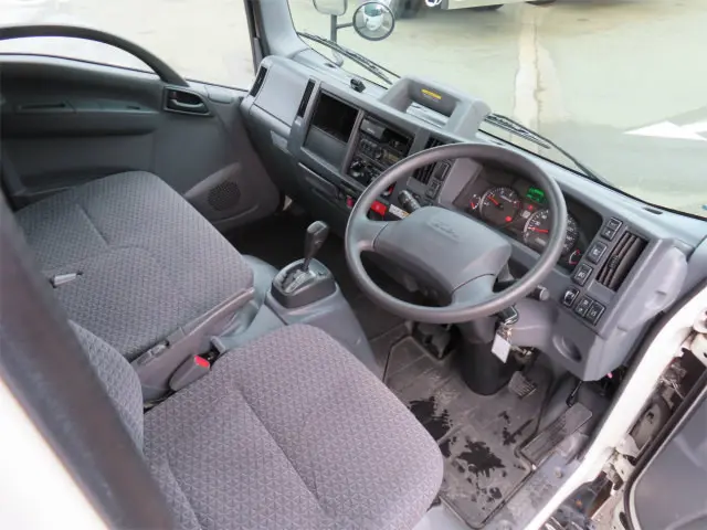 いすゞ エルフ 2RG-NLR88AN(2WD)の写真4