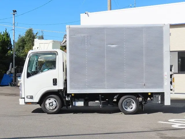 いすゞ エルフ 2RG-NLR88AN(2WD)の写真4