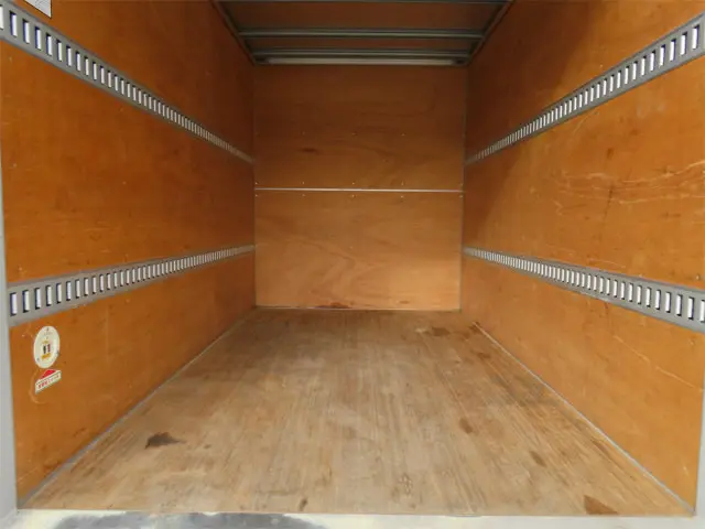 いすゞ エルフ 2RG-NLR88AN(2WD)の写真5