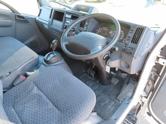 いすゞ エルフ 2RG-NLR88AN(2WD)の写真9